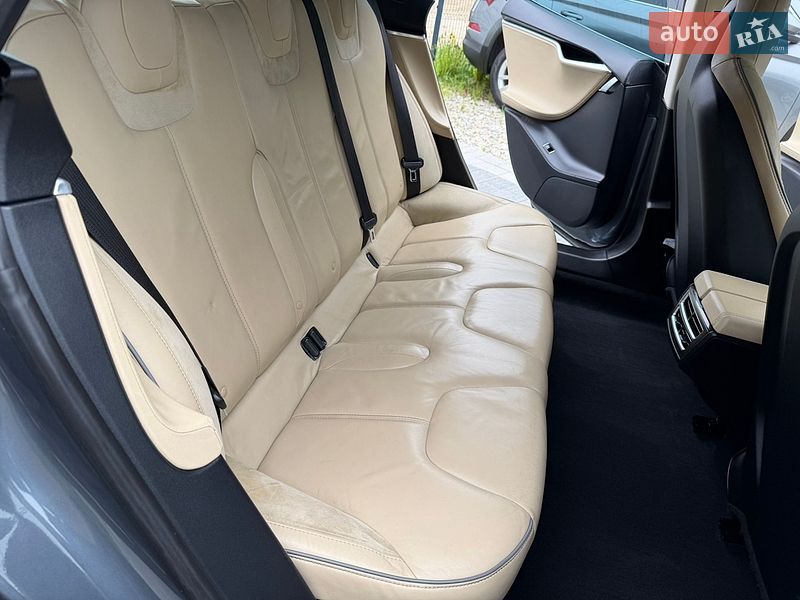 Лифтбек Tesla Model S 2013 в Ивано-Франковске