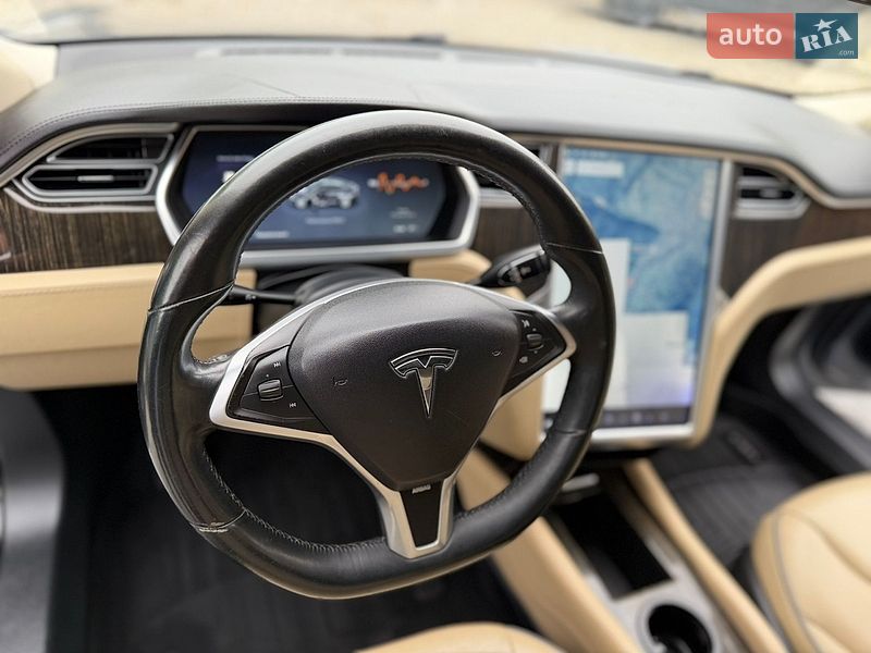 Лифтбек Tesla Model S 2013 в Ивано-Франковске