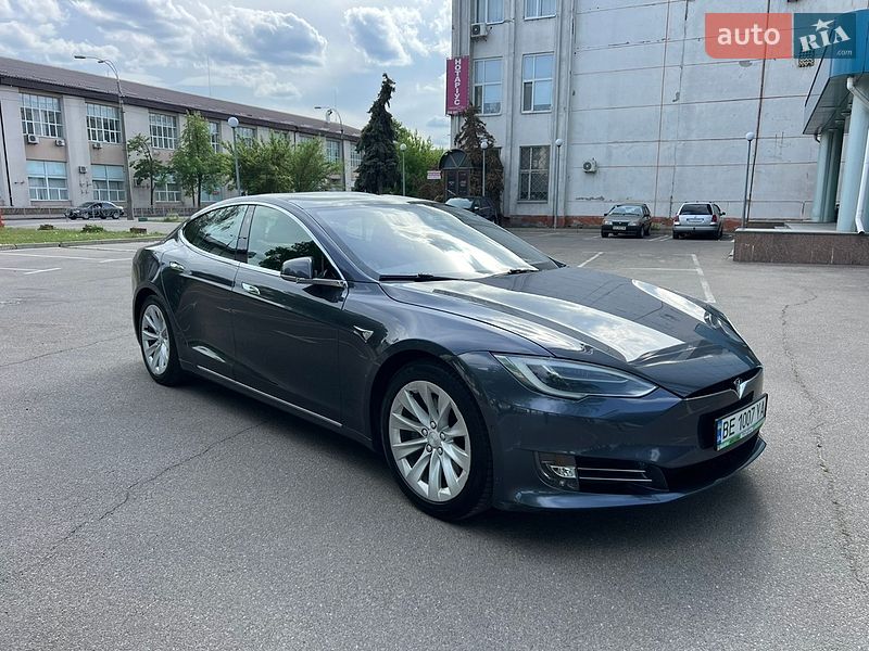 Лифтбек Tesla Model S 2018 в Киеве