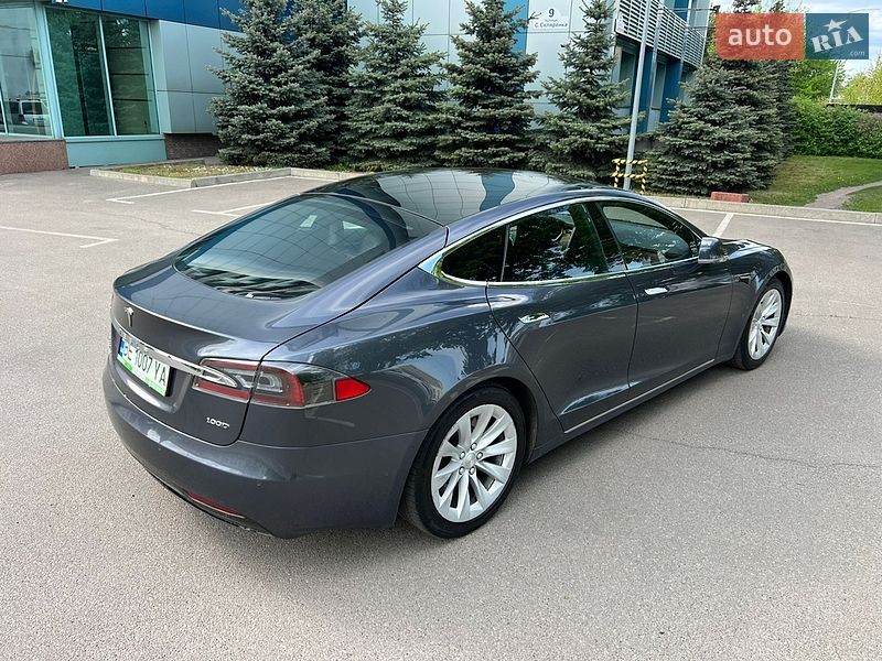 Лифтбек Tesla Model S 2018 в Киеве