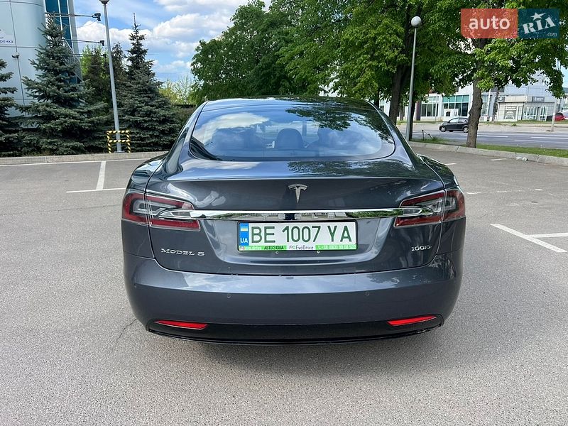 Лифтбек Tesla Model S 2018 в Киеве