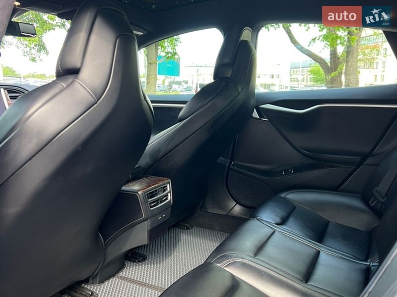 Лифтбек Tesla Model S 2018 в Киеве
