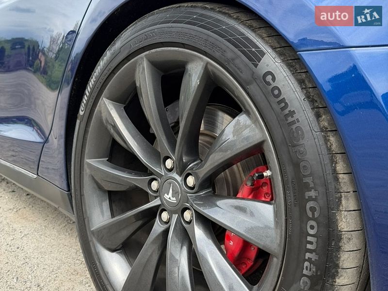 Лифтбек Tesla Model S 2015 в Днепре
