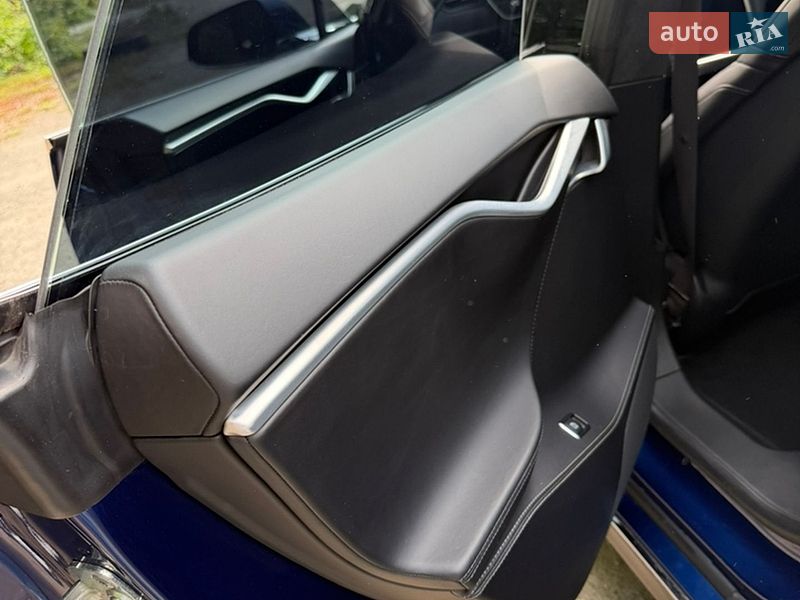 Лифтбек Tesla Model S 2015 в Днепре