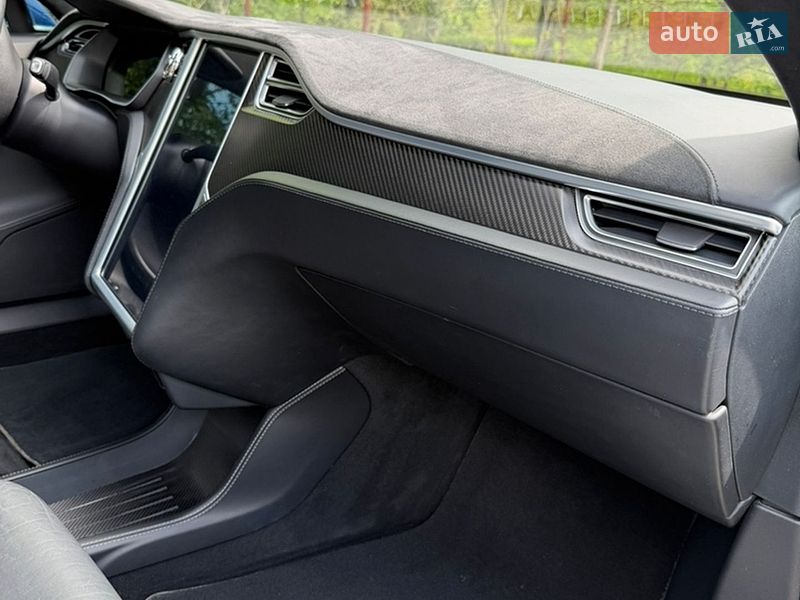 Лифтбек Tesla Model S 2015 в Днепре