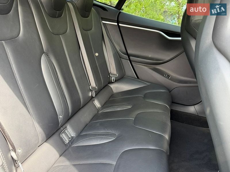 Лифтбек Tesla Model S 2015 в Днепре
