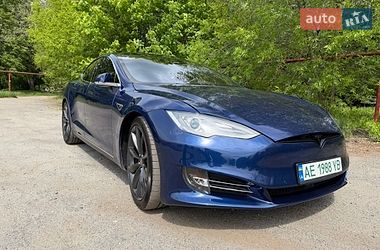 Лифтбек Tesla Model S 2015 в Днепре