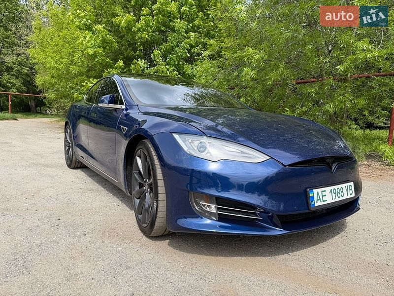 Лифтбек Tesla Model S 2015 в Днепре