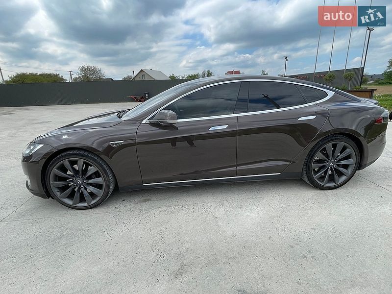 Ліфтбек Tesla Model S 2013 в Чорткові
