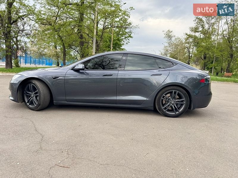 Лифтбек Tesla Model S 2018 в Кривом Роге