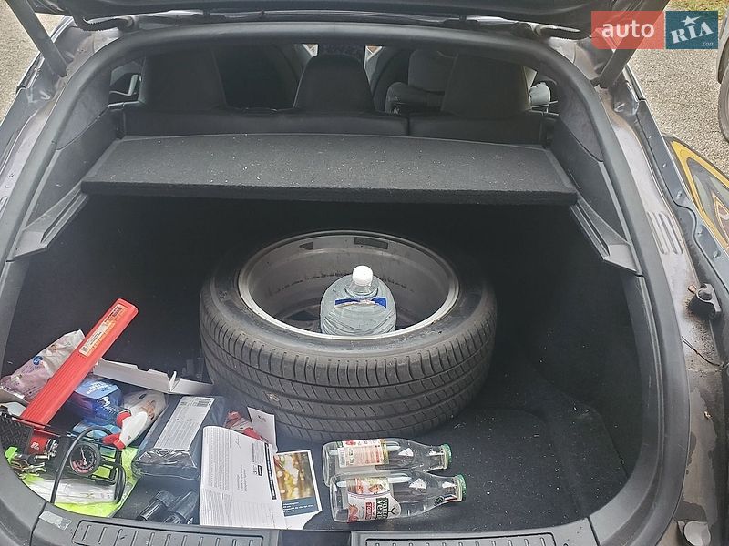 Лифтбек Tesla Model S 2019 в Тернополе
