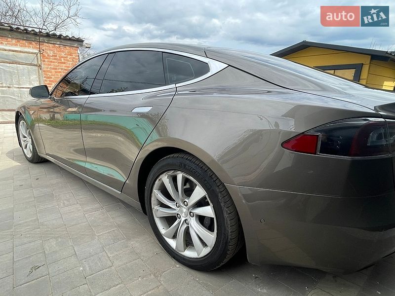 Лифтбек Tesla Model S 2016 в Полтаве фото 18 Лифтбек Tesla Model S 2016 в Полтаве