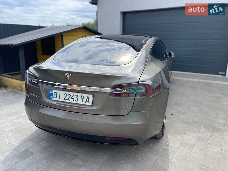 Лифтбек Tesla Model S 2016 в Полтаве фото 39 Лифтбек Tesla Model S 2016 в Полтаве