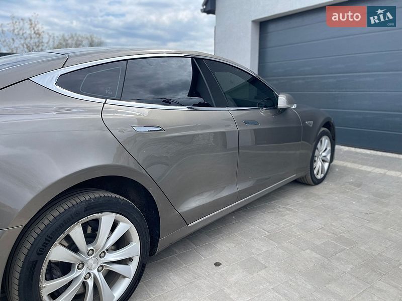 Лифтбек Tesla Model S 2016 в Полтаве фото 32 Лифтбек Tesla Model S 2016 в Полтаве