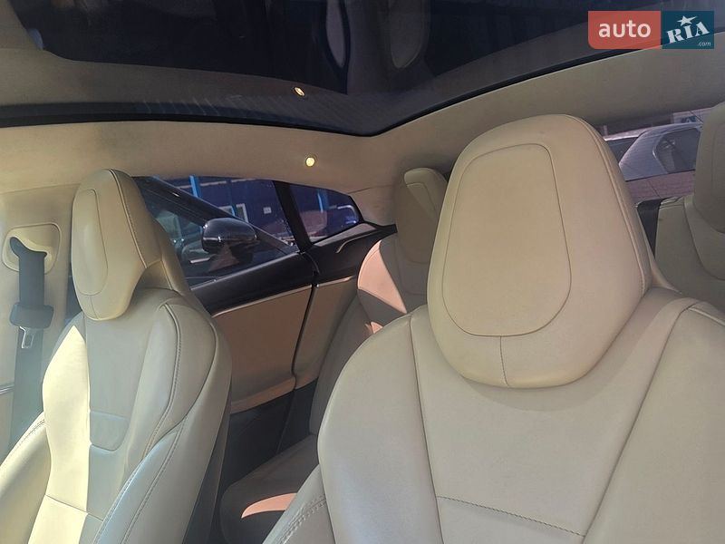 Лифтбек Tesla Model S 2017 в Житомире