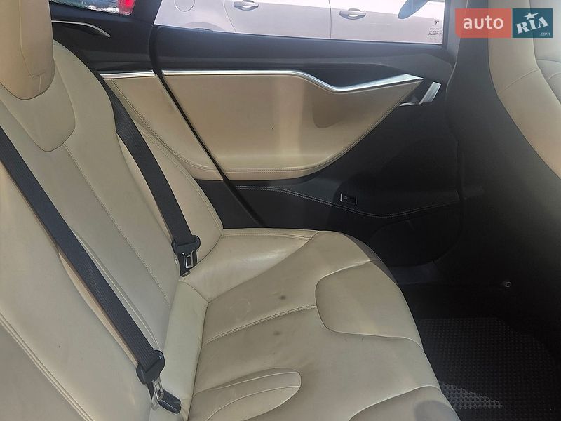 Лифтбек Tesla Model S 2017 в Житомире