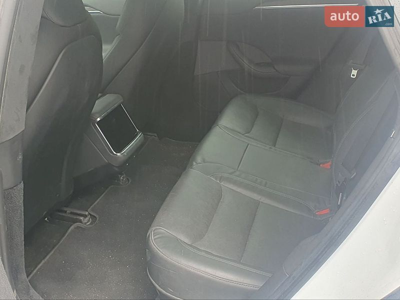 Лифтбек Tesla Model S 2021 в Каменском