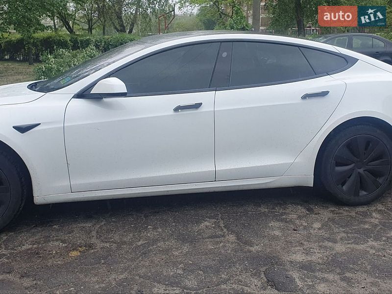 Лифтбек Tesla Model S 2021 в Каменском