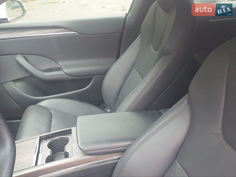 Лифтбек Tesla Model S 2021 в Каменском