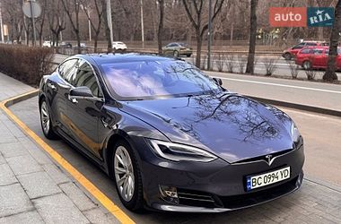 Ліфтбек Tesla Model S 2017 в Львові