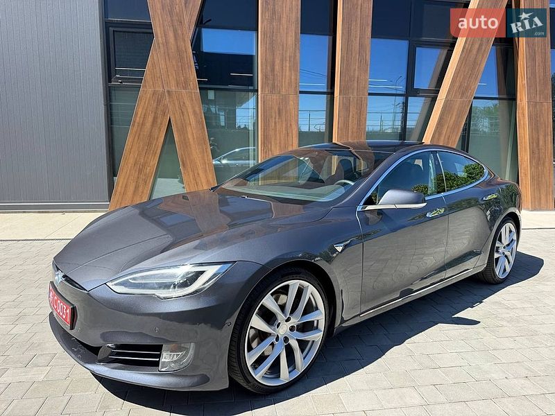 Лифтбек Tesla Model S 2019 в Луцке