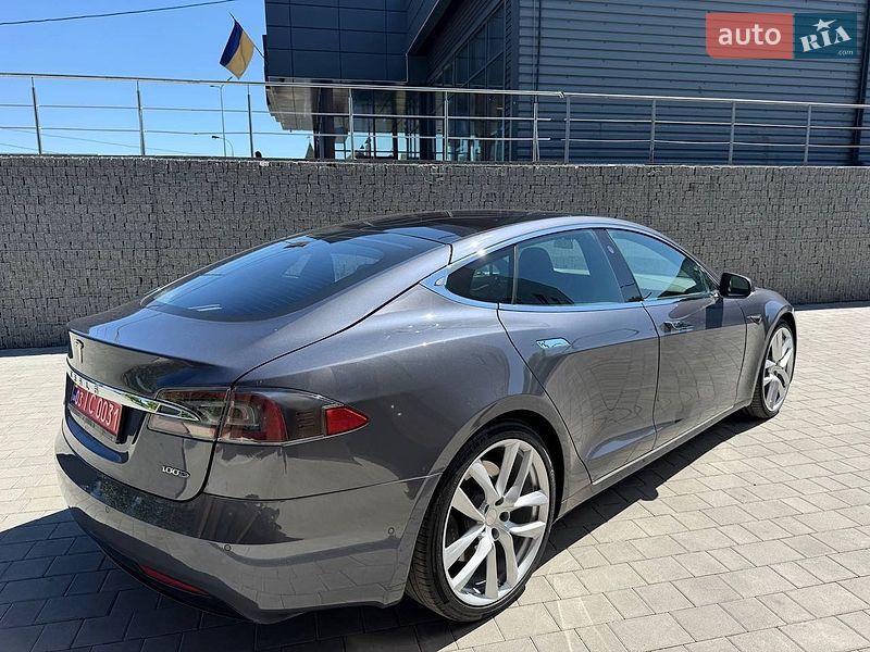 Лифтбек Tesla Model S 2019 в Луцке