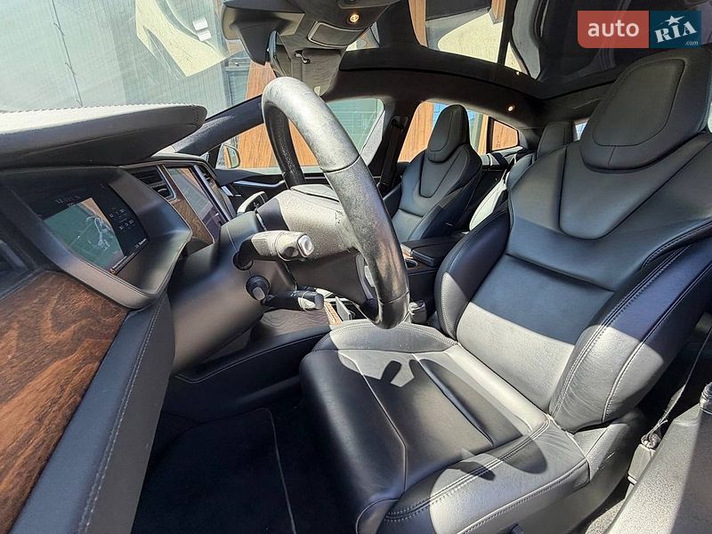 Лифтбек Tesla Model S 2019 в Луцке