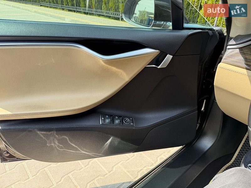 Ліфтбек Tesla Model S 2013 в Одесі фото 35 Ліфтбек Tesla Model S 2013 в Одесі