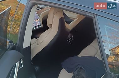 Лифтбек Tesla Model S 2017 в Львове