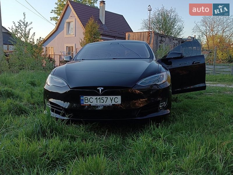 Лифтбек Tesla Model S 2017 в Львове