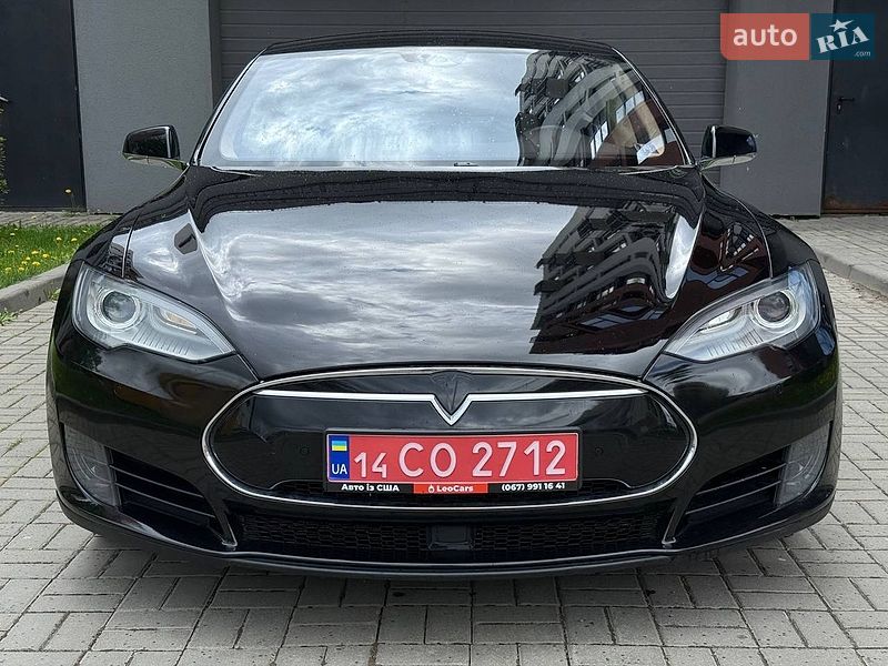 Ліфтбек Tesla Model S 2015 в Львові фото 3 Ліфтбек Tesla Model S 2015 в Львові