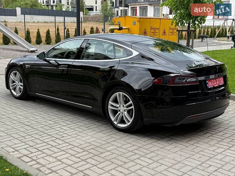 Ліфтбек Tesla Model S 2015 в Львові фото 10 Ліфтбек Tesla Model S 2015 в Львові