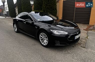 Лифтбек Tesla Model S 2015 в Киеве