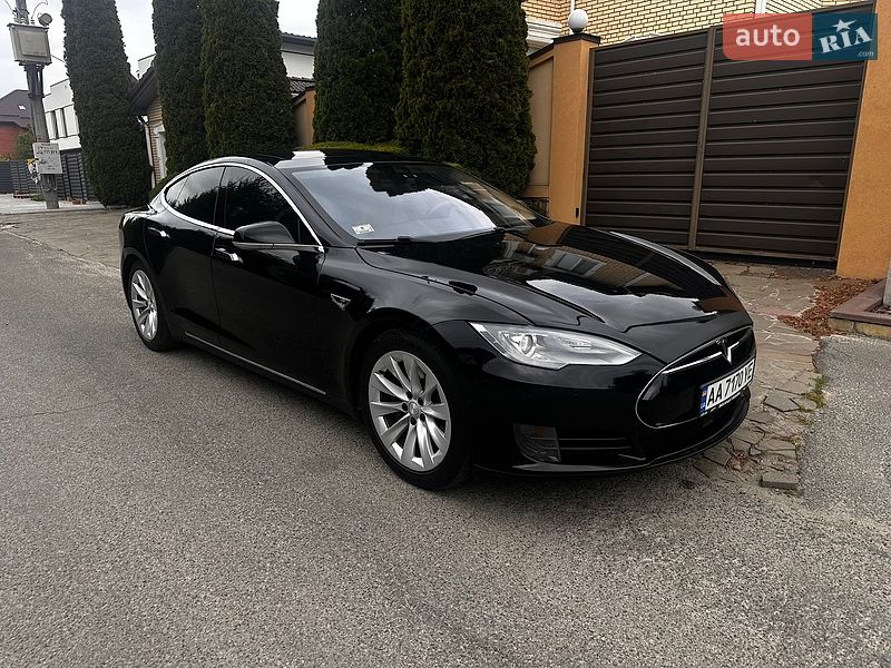 Ліфтбек Tesla Model S 2015 в Києві