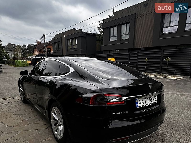Ліфтбек Tesla Model S 2015 в Києві