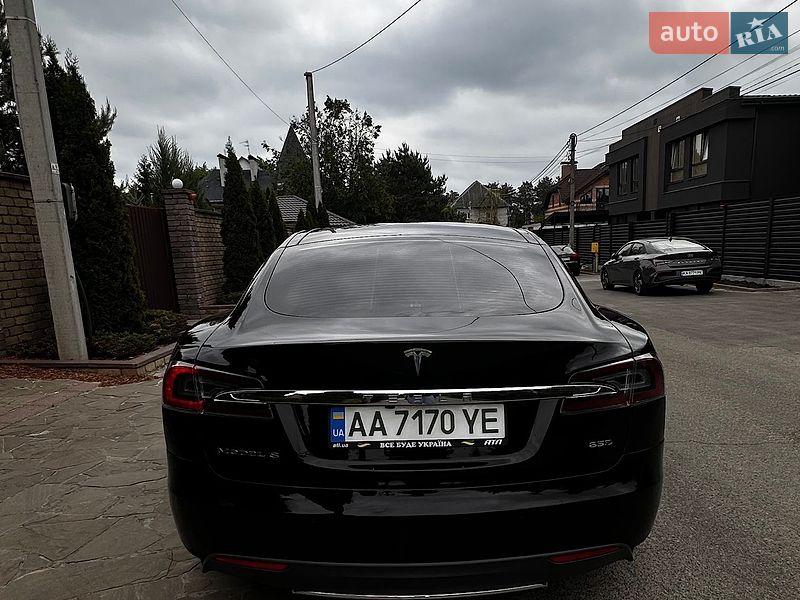 Ліфтбек Tesla Model S 2015 в Києві