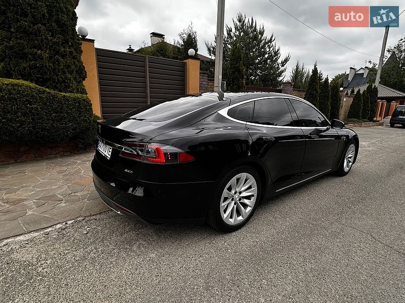 Ліфтбек Tesla Model S 2015 в Києві