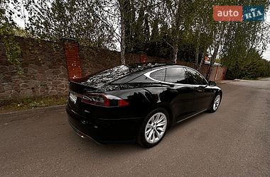 Ліфтбек Tesla Model S 2015 в Києві