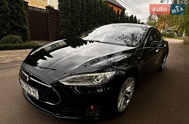 Ліфтбек Tesla Model S 2015 в Києві