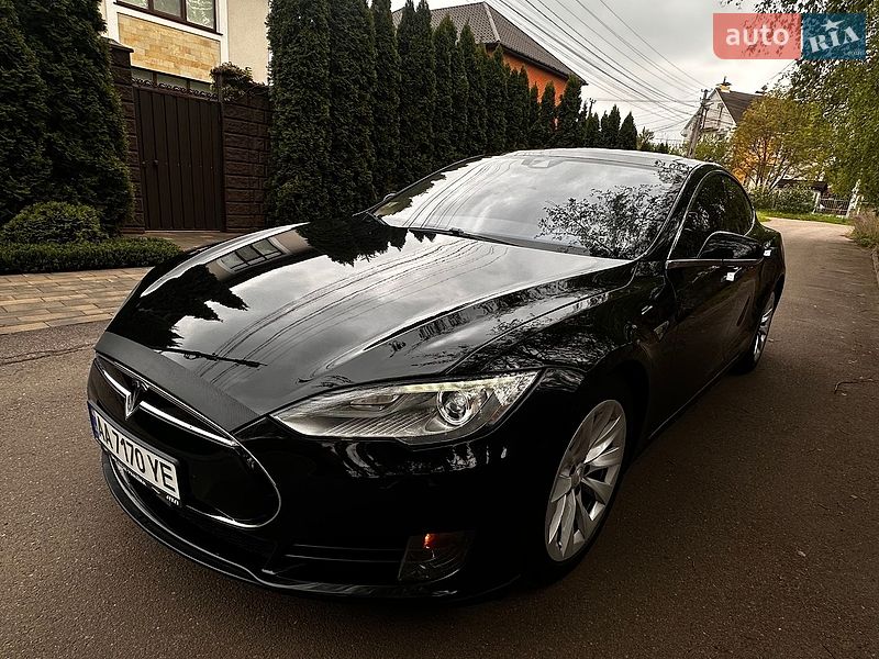Ліфтбек Tesla Model S 2015 в Києві