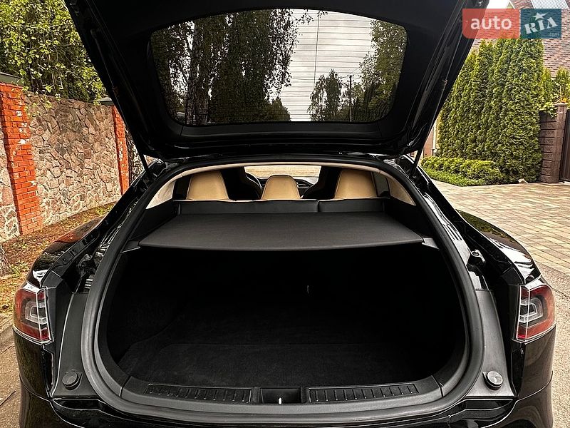 Ліфтбек Tesla Model S 2015 в Києві
