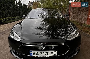 Ліфтбек Tesla Model S 2015 в Києві