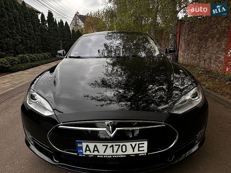 Ліфтбек Tesla Model S 2015 в Києві