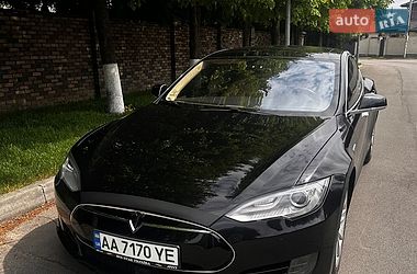 Ліфтбек Tesla Model S 2015 в Києві