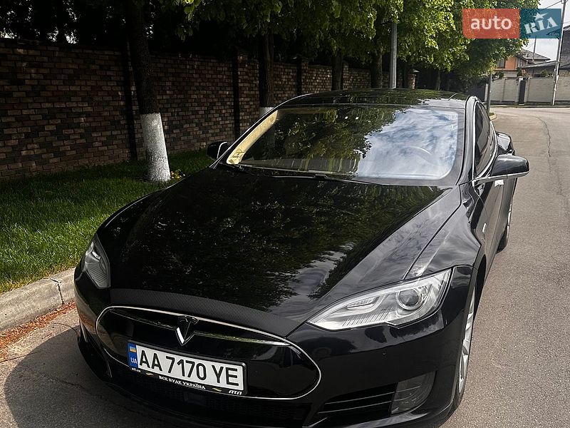 Ліфтбек Tesla Model S 2015 в Києві