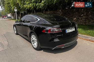 Ліфтбек Tesla Model S 2015 в Києві