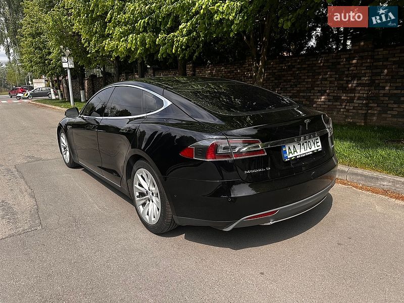 Ліфтбек Tesla Model S 2015 в Києві