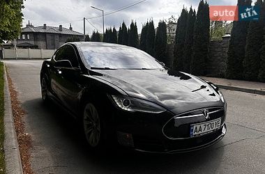 Ліфтбек Tesla Model S 2015 в Києві