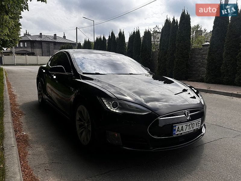 Ліфтбек Tesla Model S 2015 в Києві