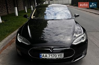 Ліфтбек Tesla Model S 2015 в Києві